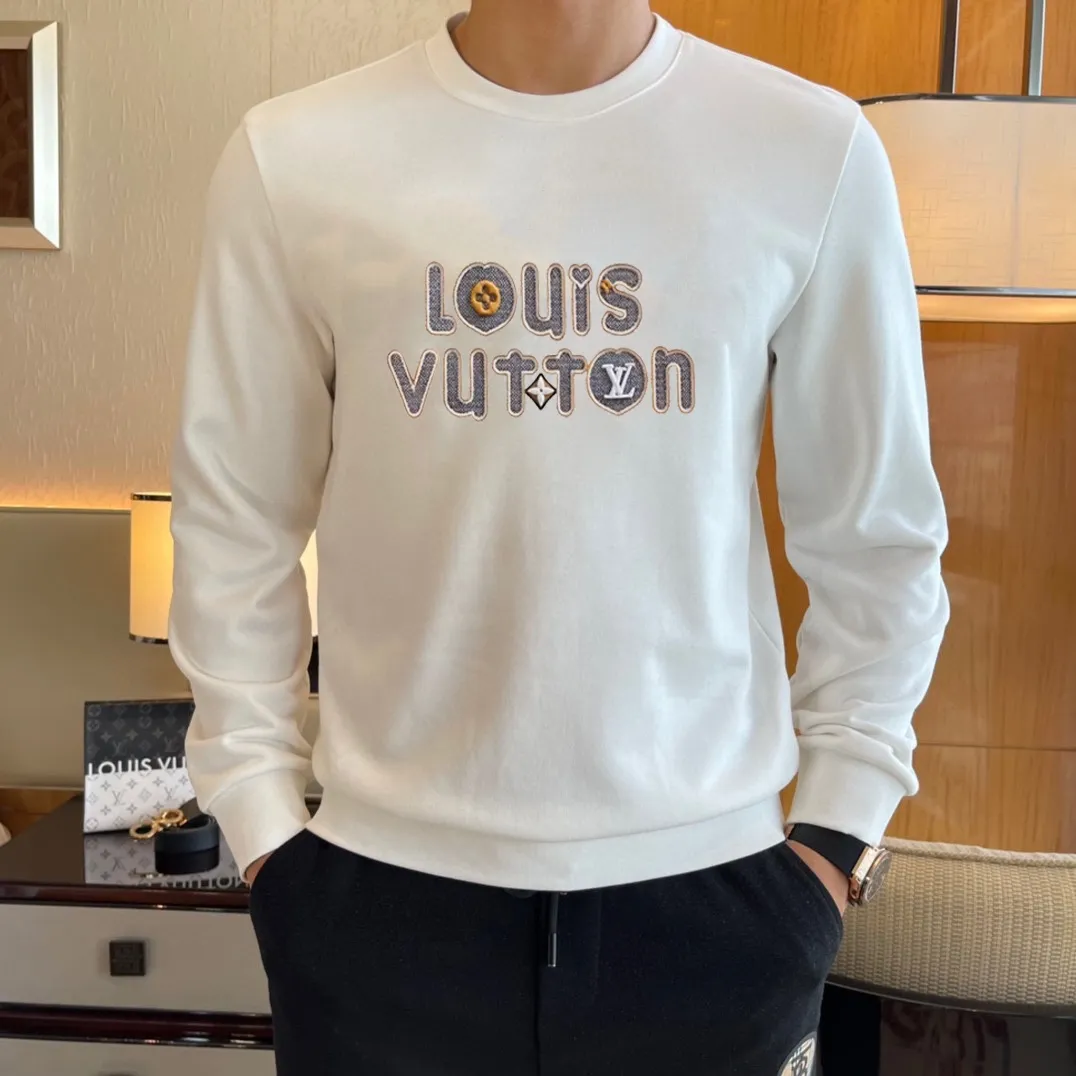 🅿️220 brand [LV Louis Vuitton] (good news for fat people) 2025ss autumn latest long-sleeved round-neck sweatshirt, on sale simultaneously on the official website. Refreshing and breathable. Made of top Tencel Roman. Comfortable and soft. 3D three-dimensional clarity. Super fashion sense. Great for gifting and keeping for yourself. Size: M-5XL (can wear up to 220 pounds)
